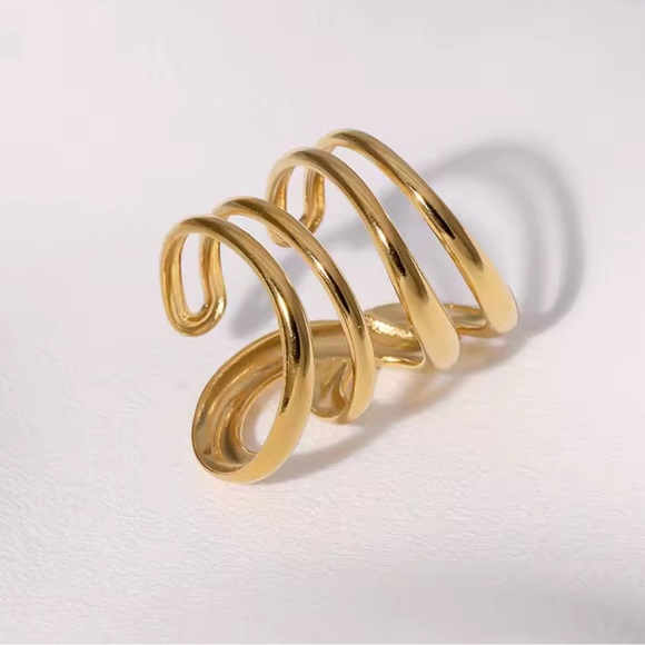 Jewelry - Elegant Gold Spiral Ring